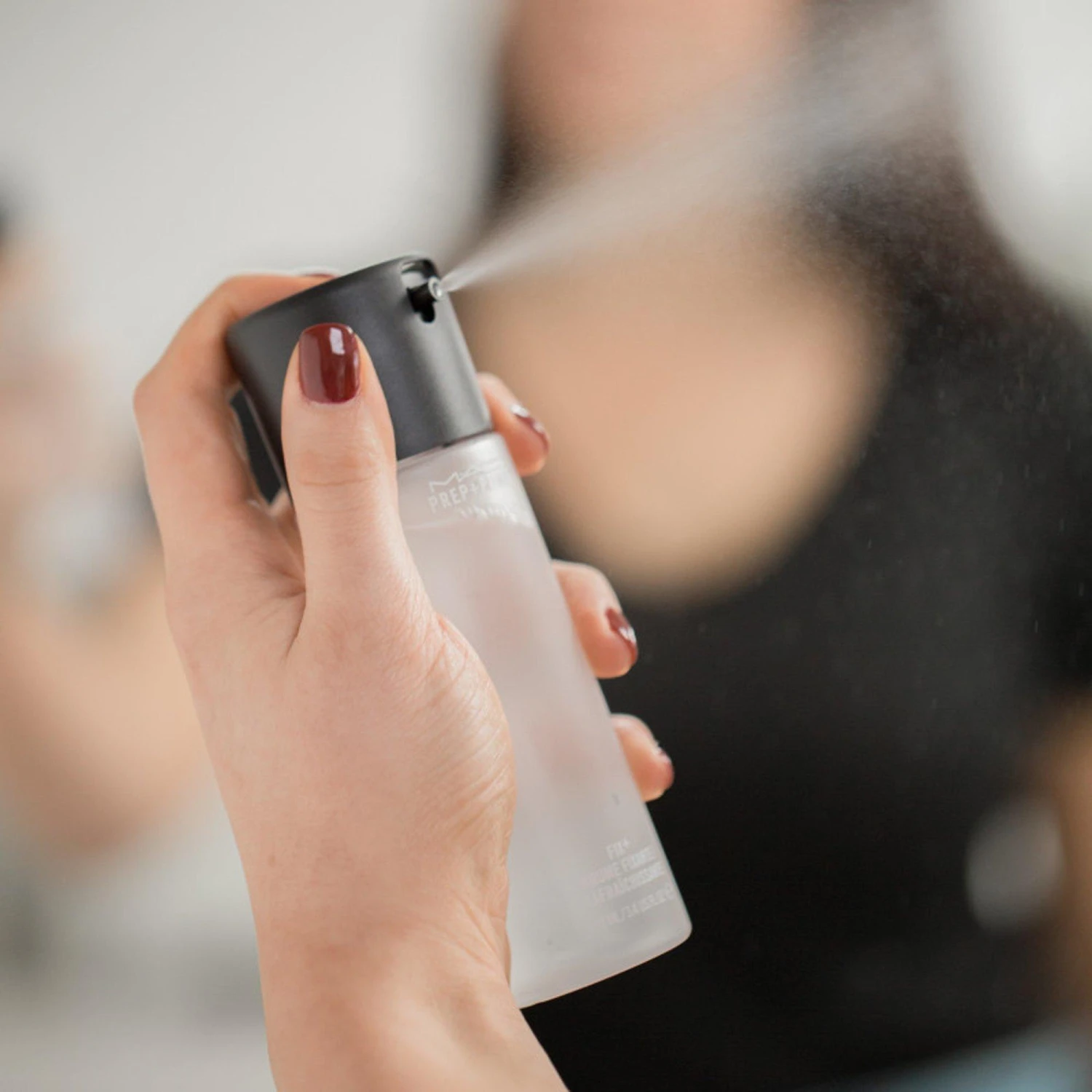 MAC Prep + Prime Fix+ Primer And Setting Spray 4 MAC Prep + Prime Fix+ Primer And Setting Spray - Image 4