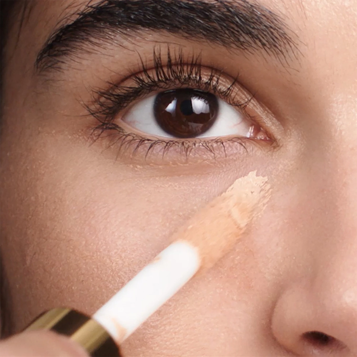 Estee Lauder Double Wear Radiant Concealer 4 Estee Lauder Double Wear Radiant Concealer - Image 4