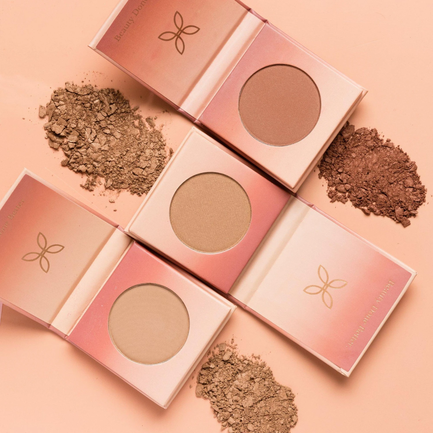 Pressed Powder Cocoa Radiant Bronzer 3 Pressed Powder Cocoa Radiant Bronzer - Image 3