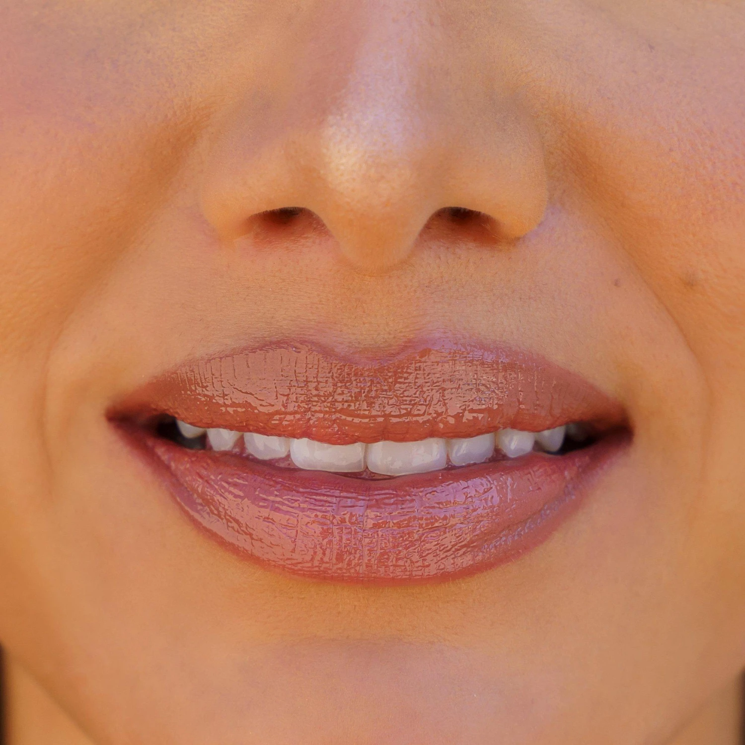 Oil-Infused Lip Gloss 3 Oil-Infused Lip Gloss - Image 3