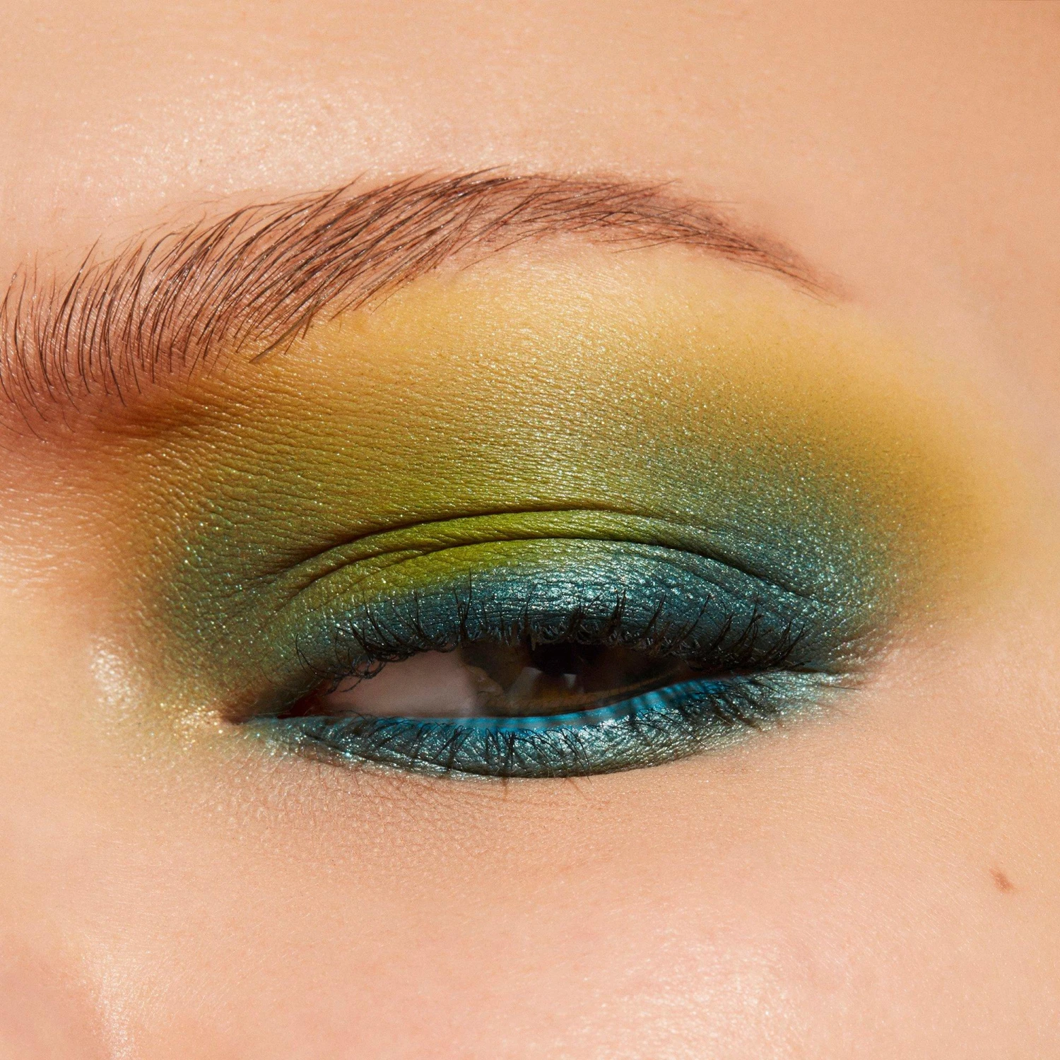 MAC Connect In Colour Eye Shadow Palette Hi-Fi Colour 2 MAC Connect In Colour Eye Shadow Palette Hi-Fi Colour - Image 2