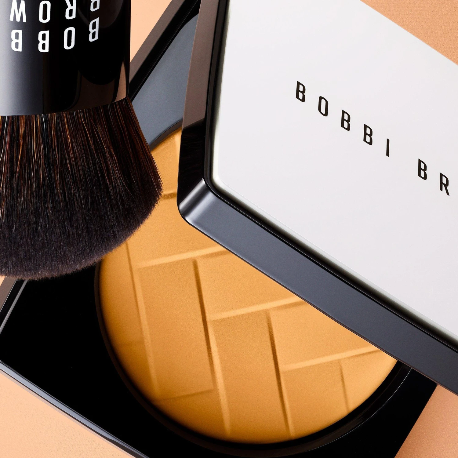 Bobbi Brown Vitamin Enriched Pressed Powder 8 Bobbi Brown Vitamin Enriched Pressed Powder - Image 8