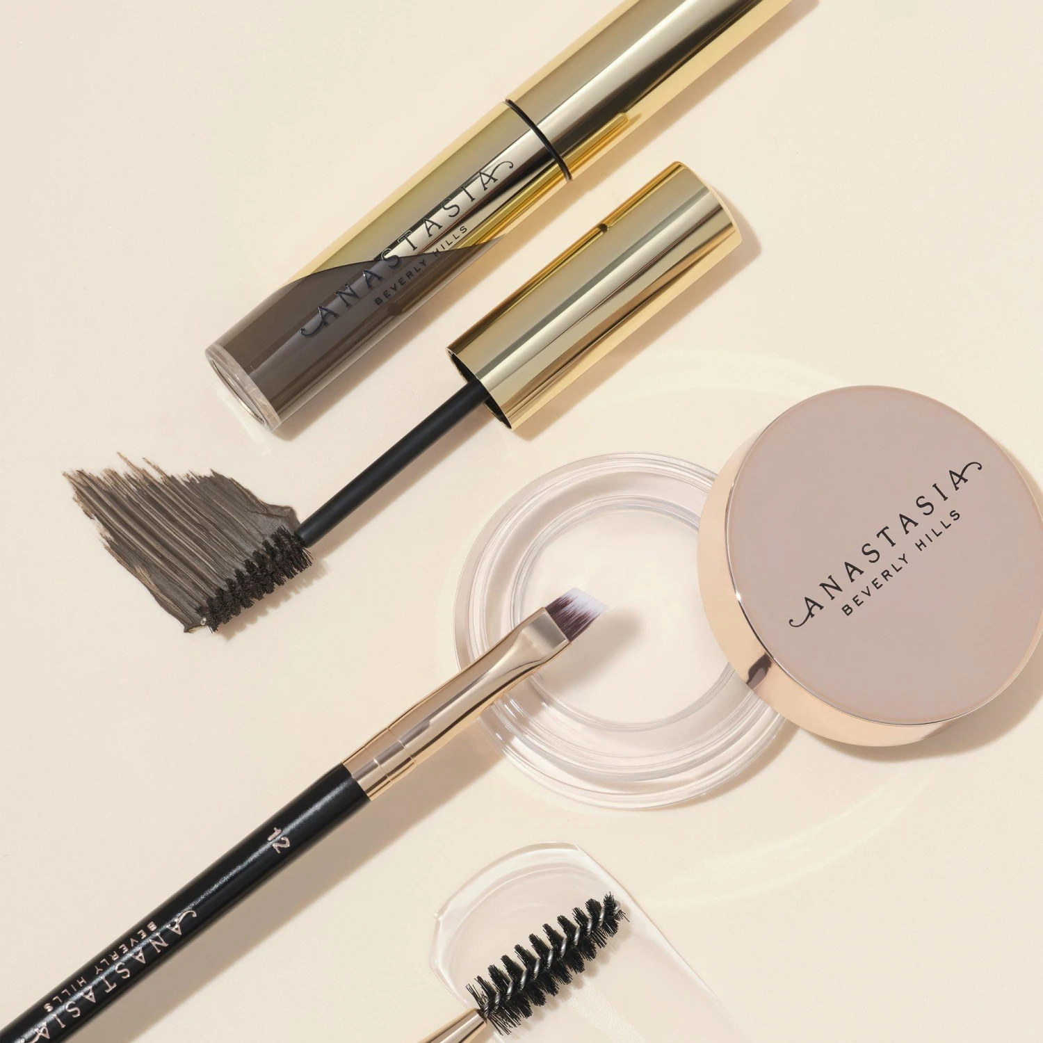 Anastasia Beverly Hills Full & Feathered Brow Kit 7 Anastasia Beverly Hills Full & Feathered Brow Kit - Image 7